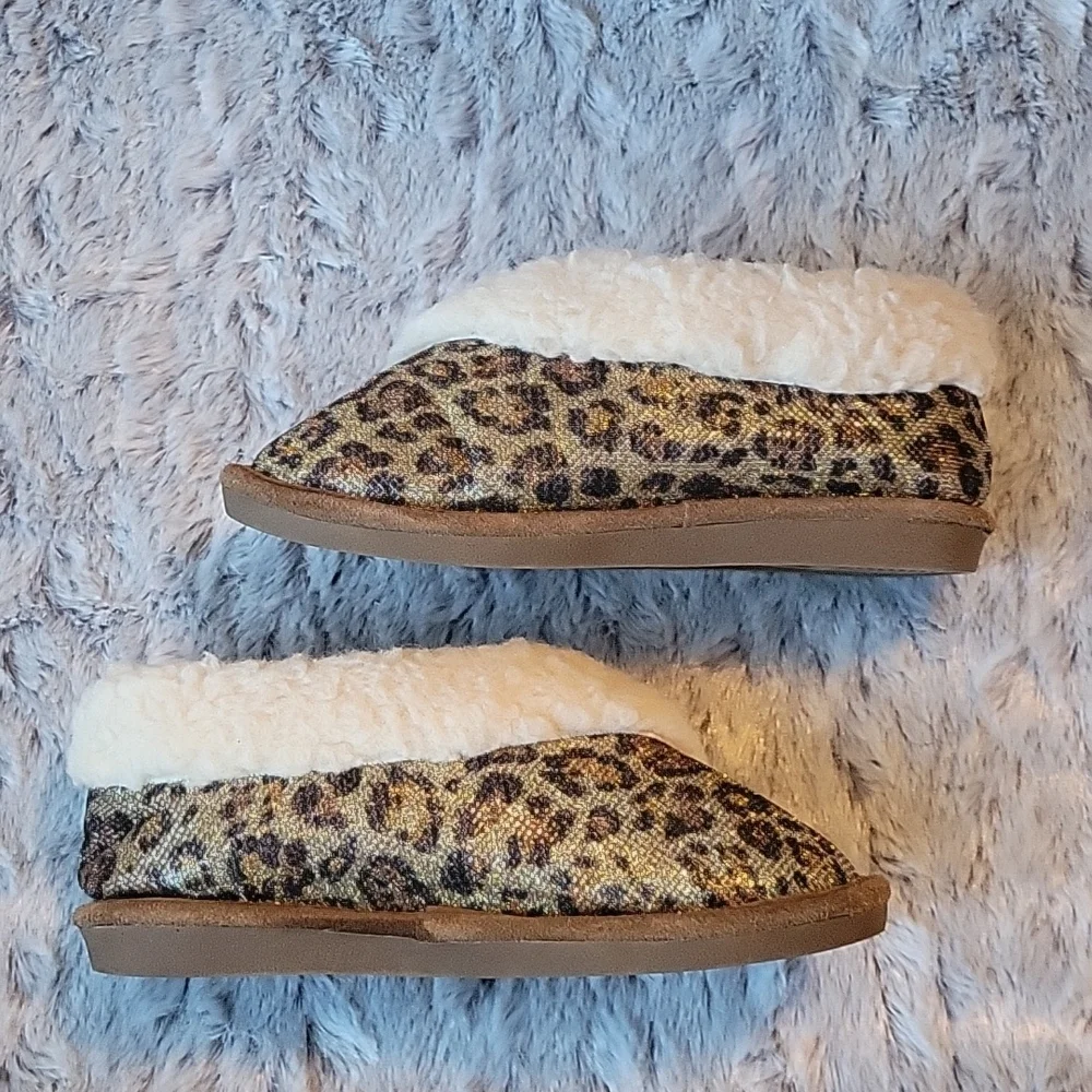 Bearpaw Cheetah Print Slippers, Girls Size 4, Great Condition!